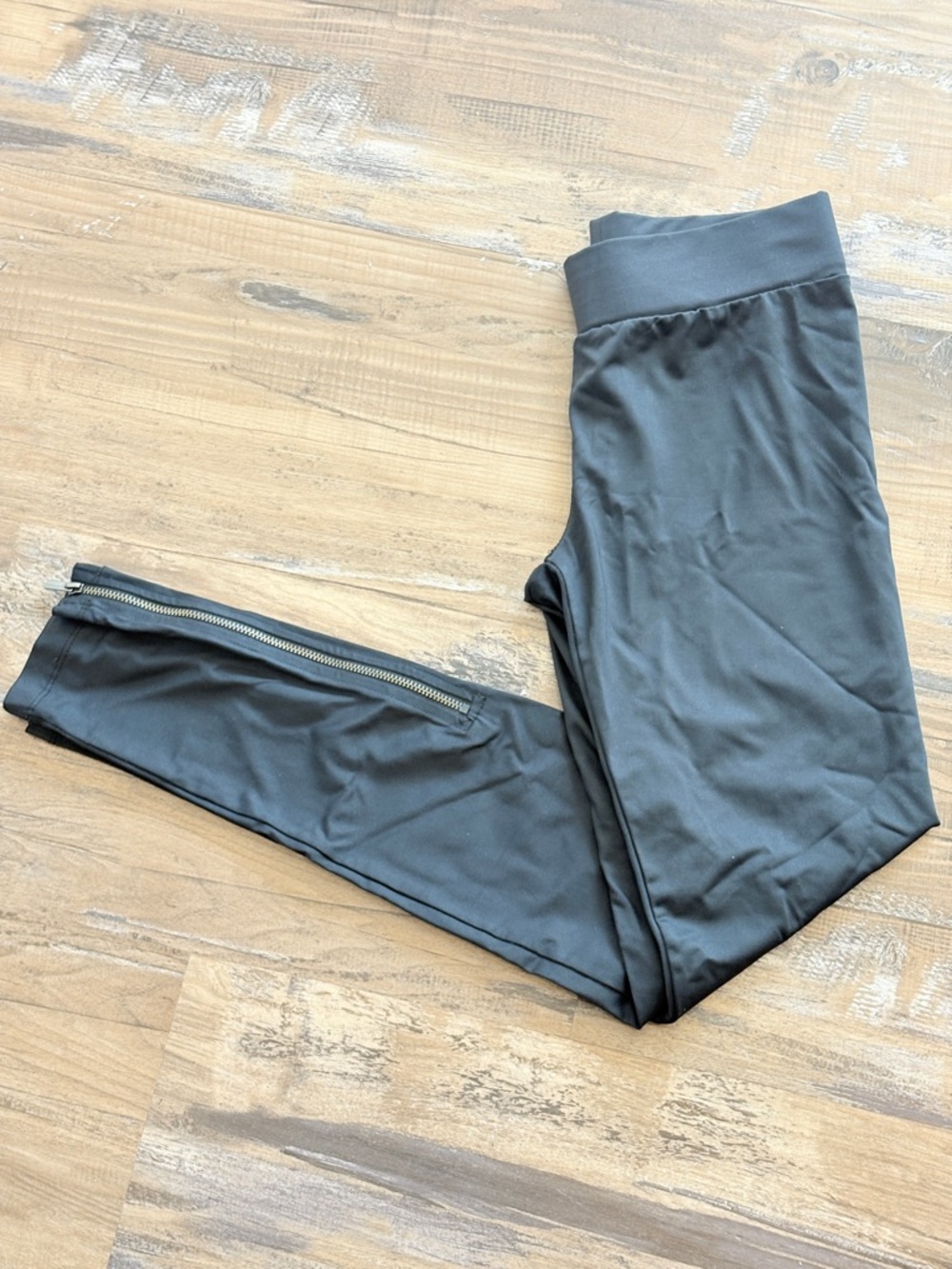 BCBGMaxAzria Black Shimmer Ankle Zip Leggings